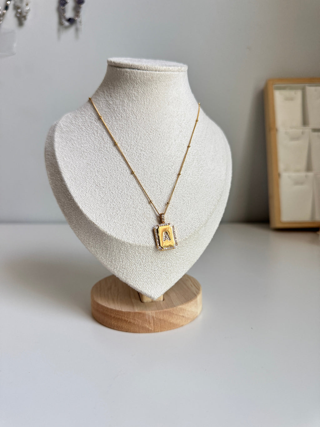 Initial Luxe Pendant Necklace – Gold