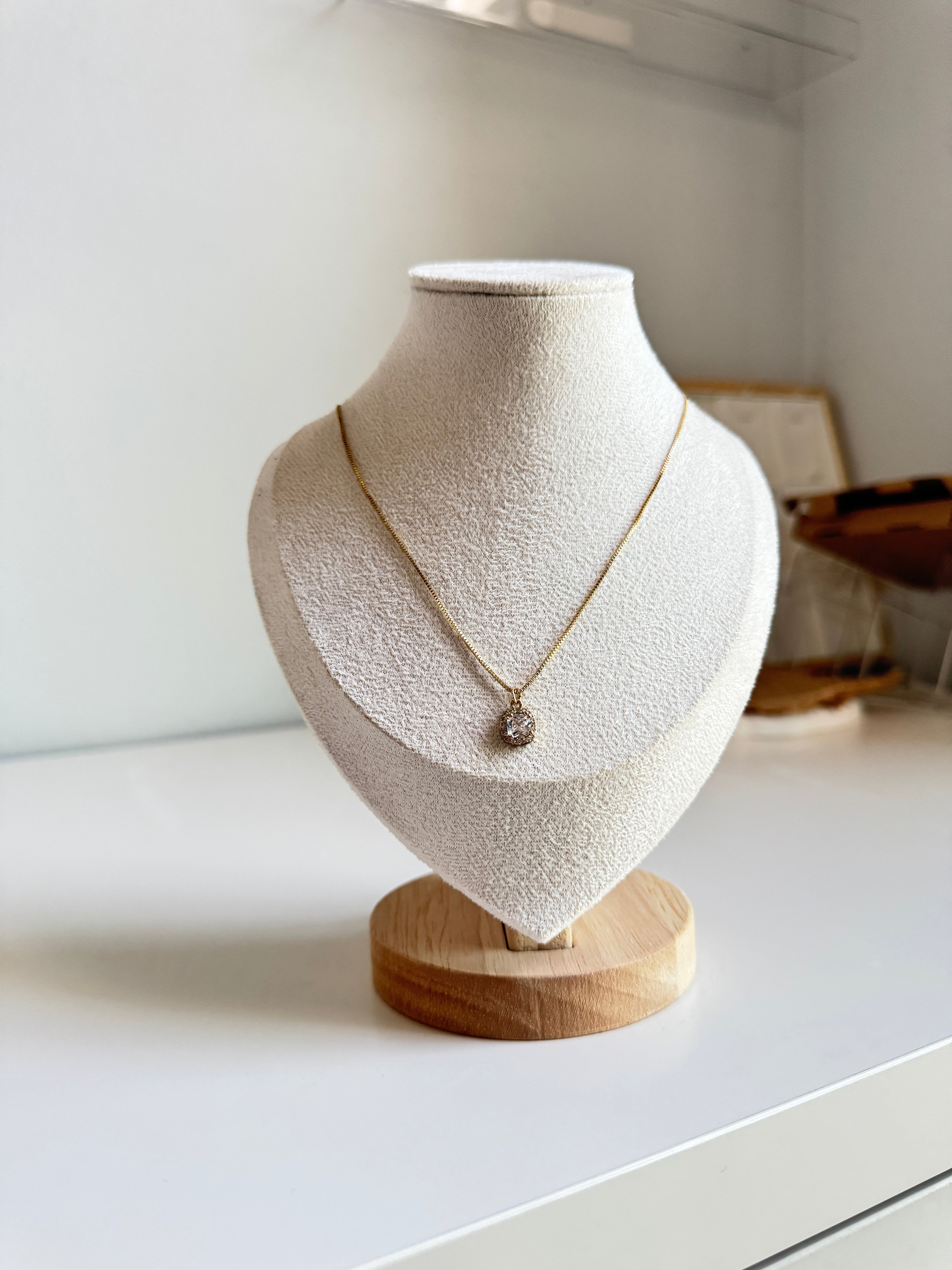 Solitaire Spark Necklace – Gold