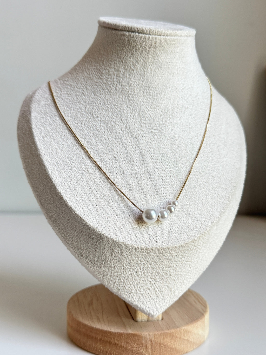 Minimal Pearl Drop Necklace – Gold
