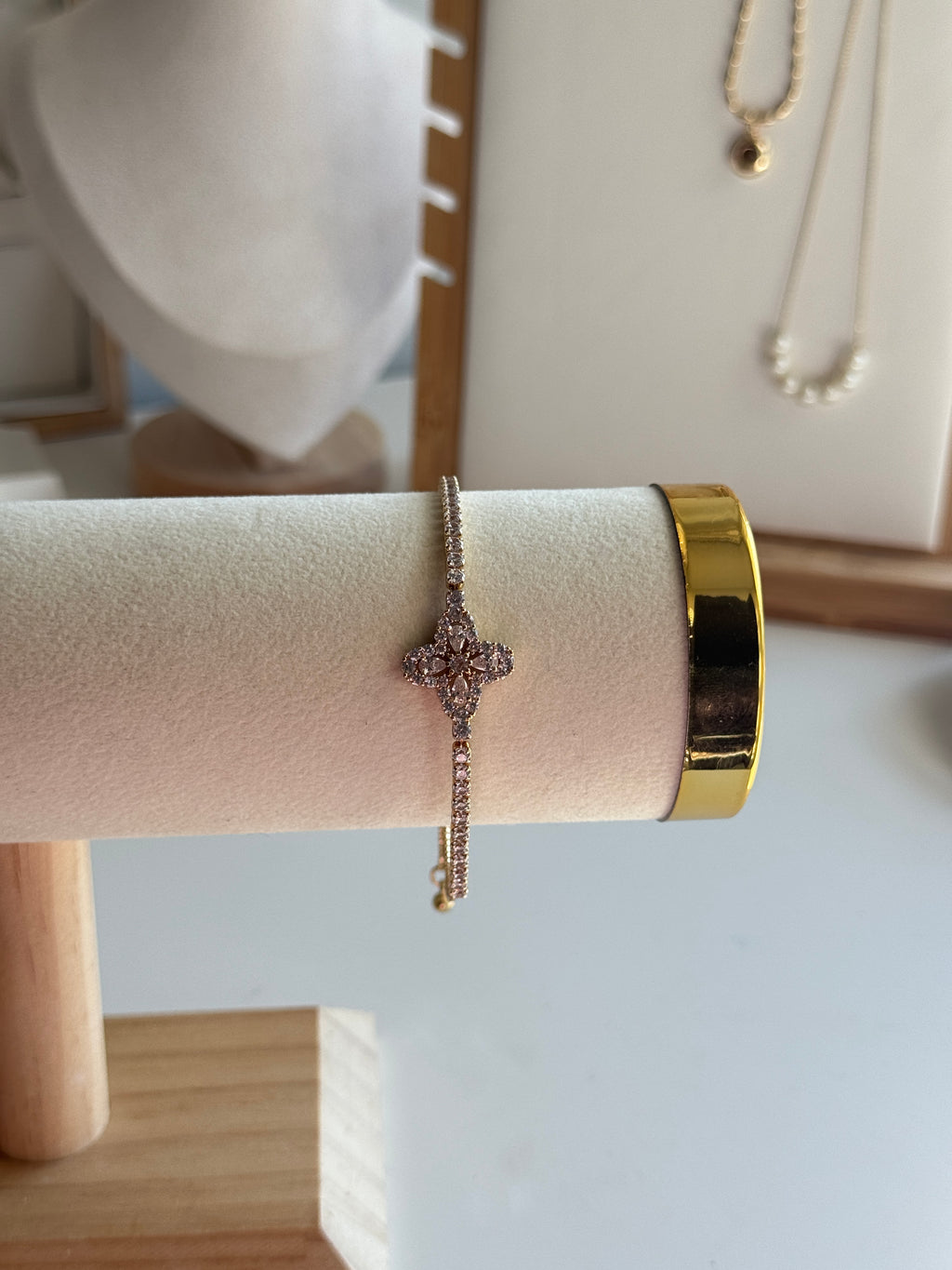 Gold Crystal Infinity Bracelet – Adjustable Sparkle