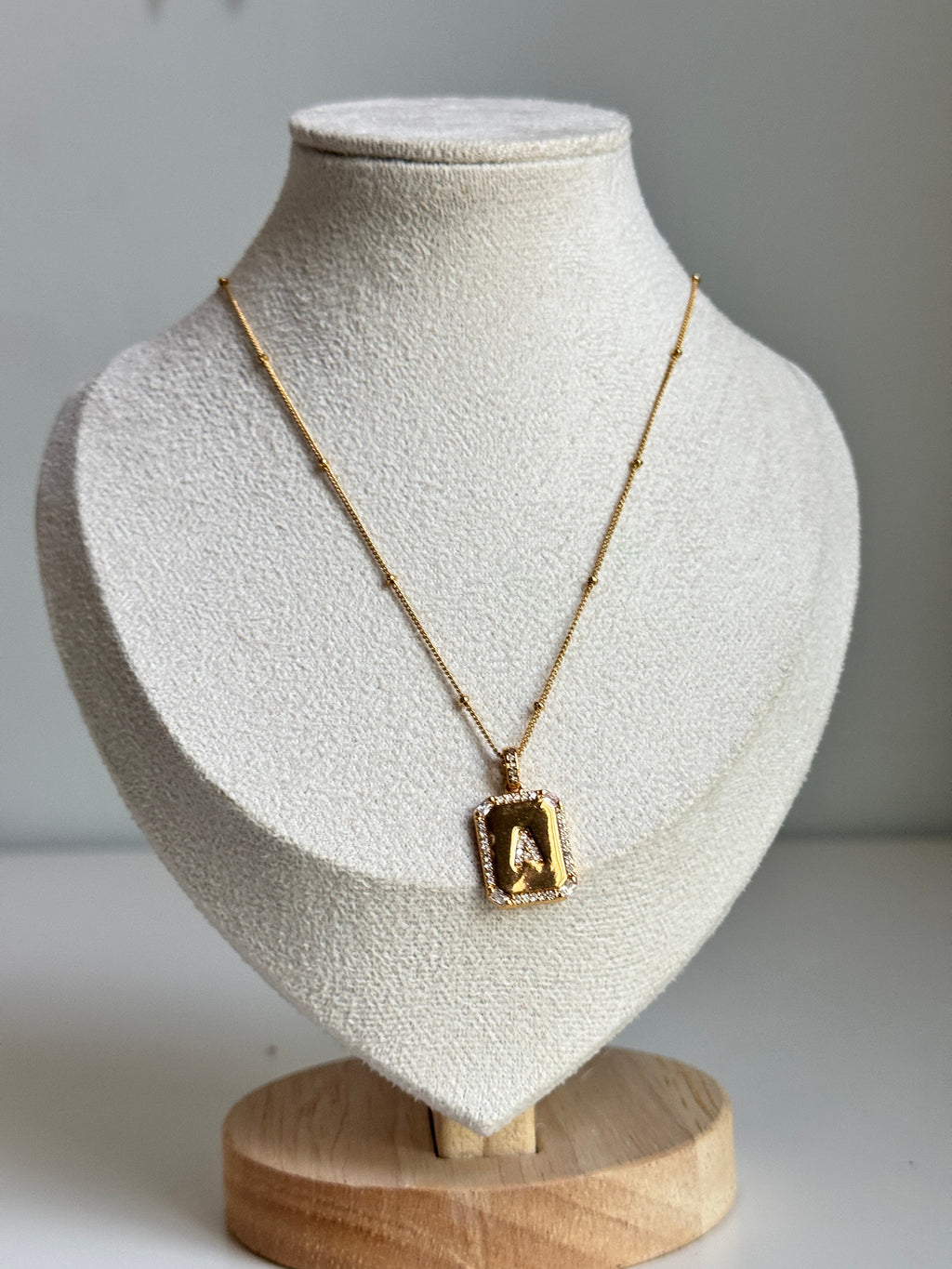 Initial Luxe Pendant Necklace – Gold