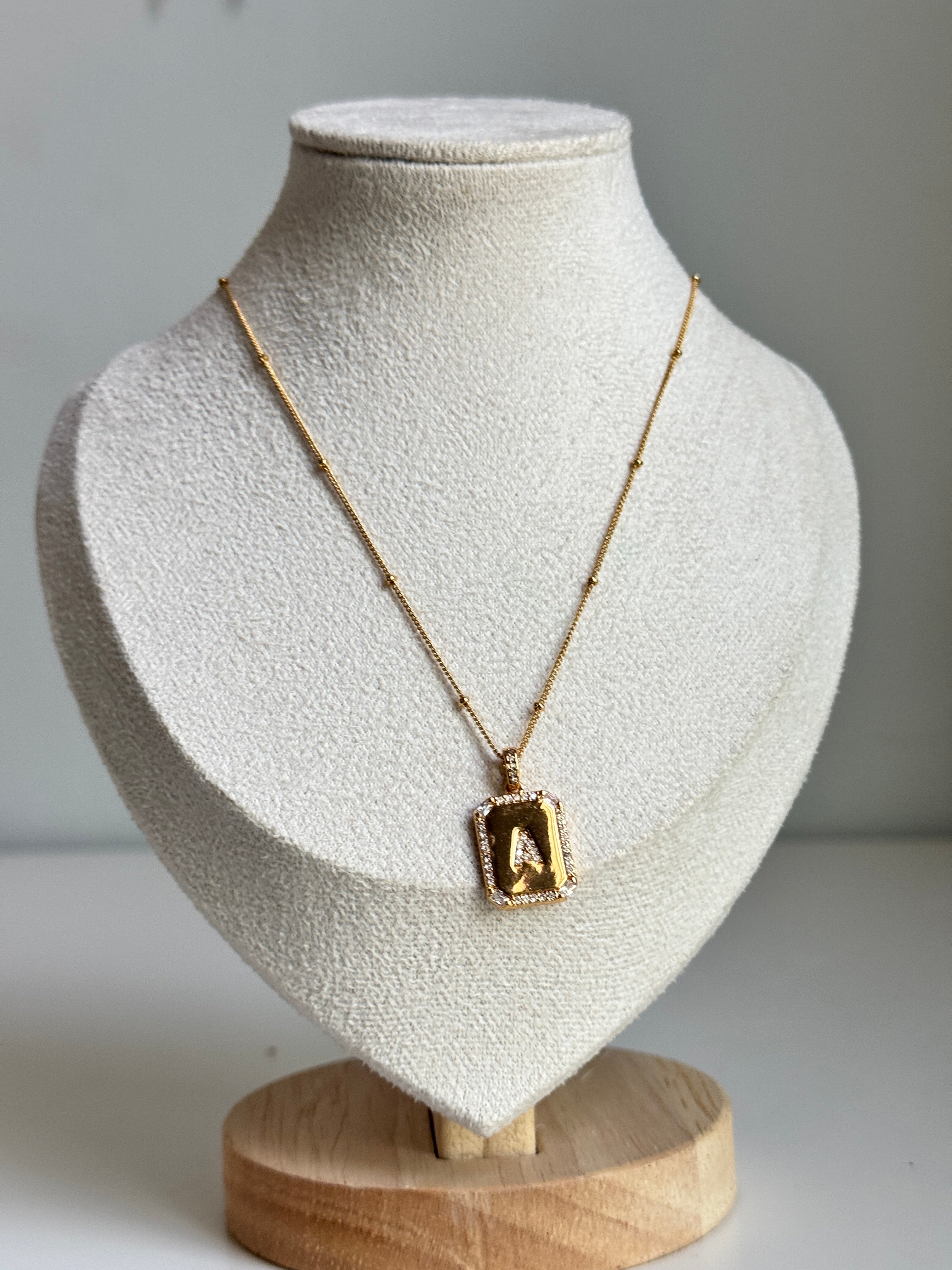 Initial Luxe Pendant Necklace – Gold