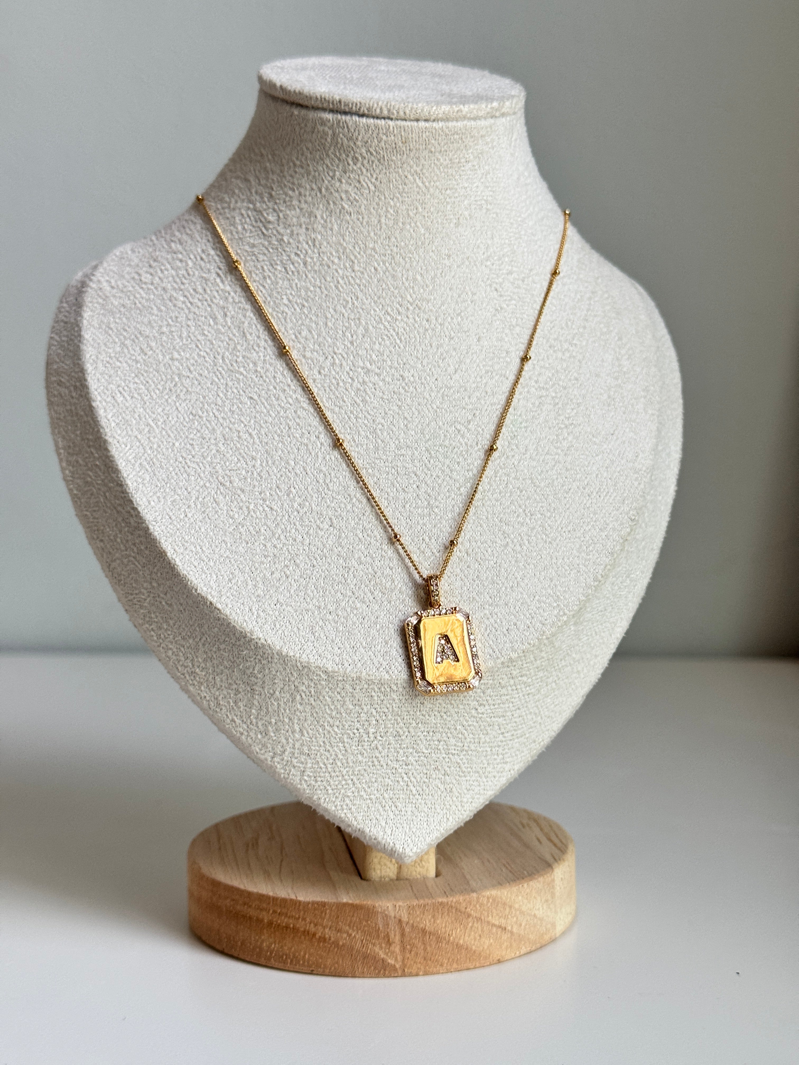 Initial Luxe Pendant Necklace – Gold