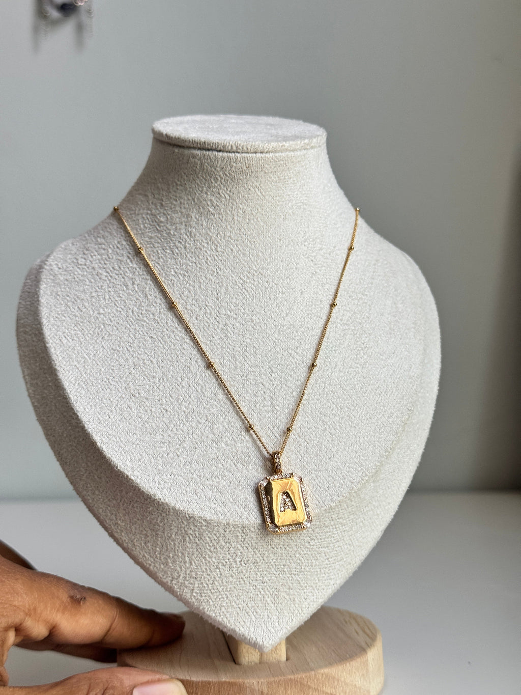 Initial Luxe Pendant Necklace – Gold