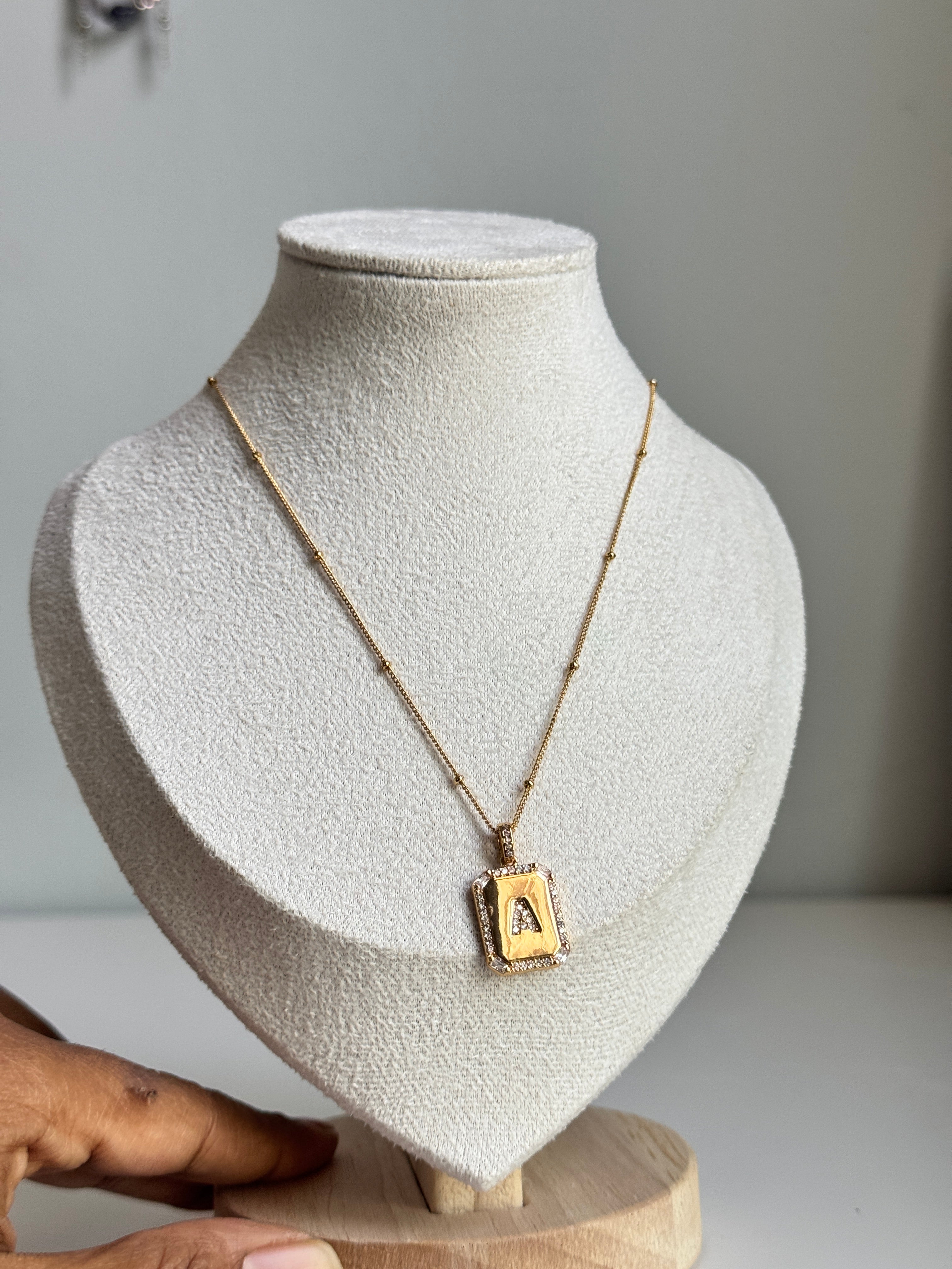 Initial Luxe Pendant Necklace – Gold