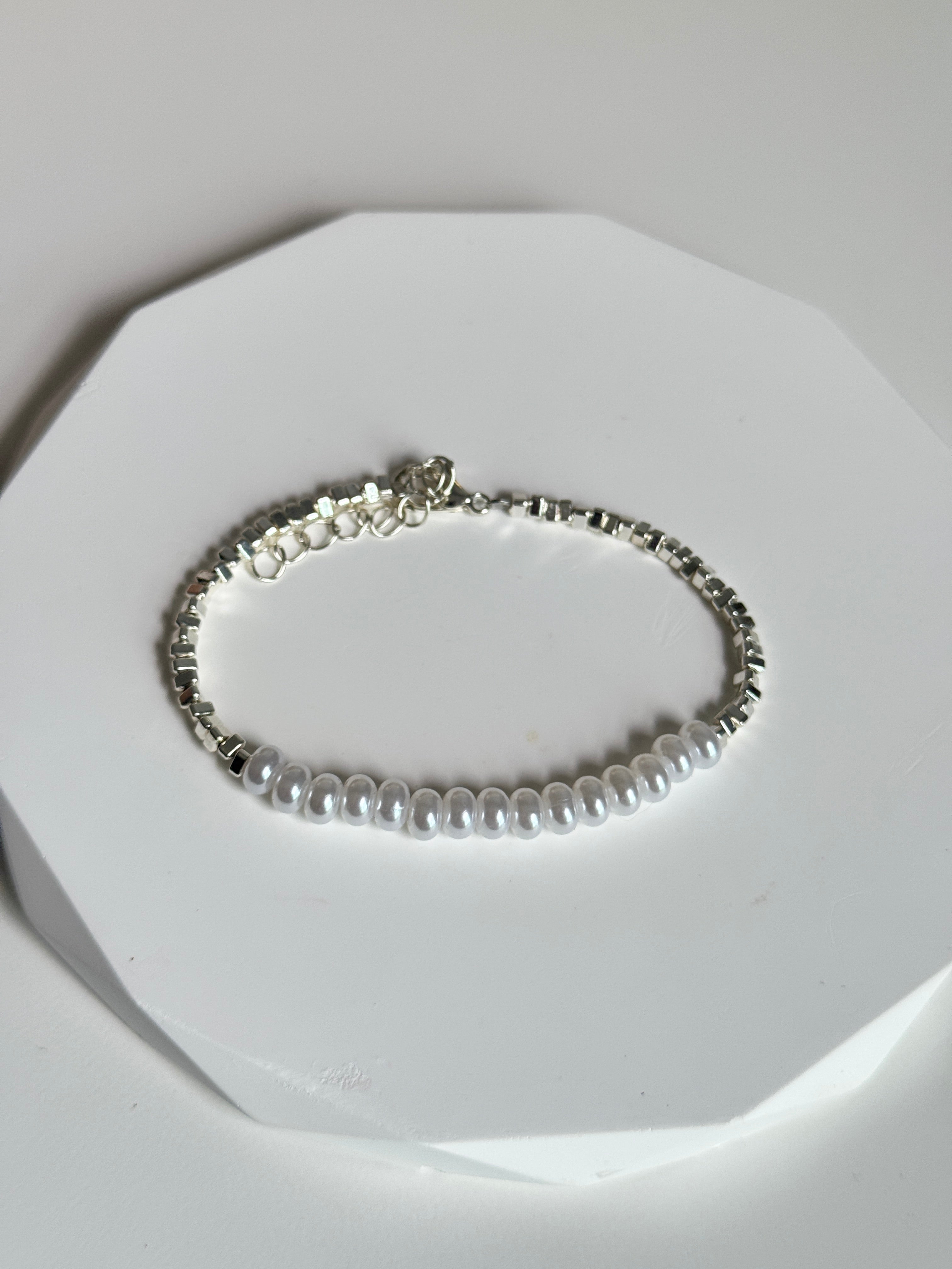 Luna Pearl Bracelet