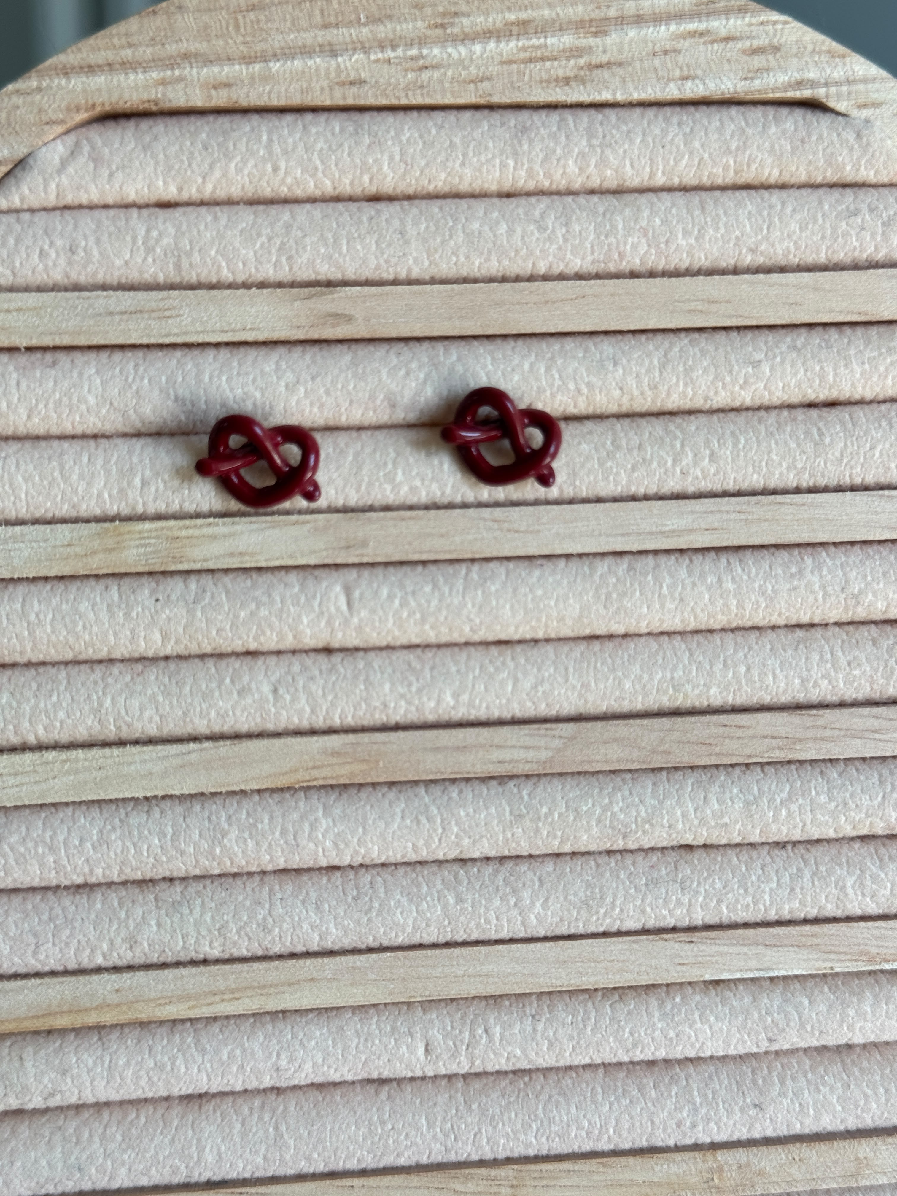 Red Knot Heart stud Earrings