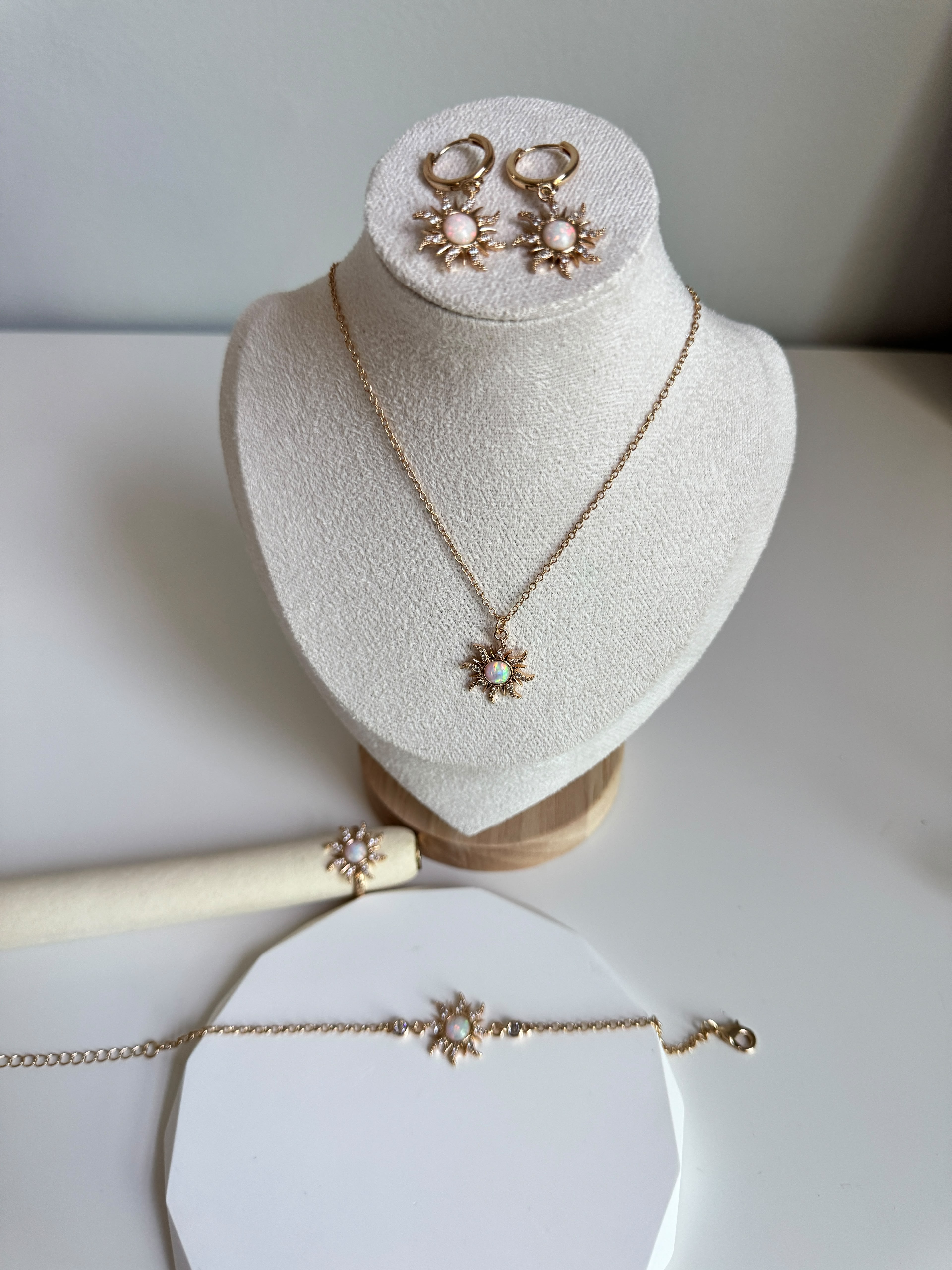 Dainty Gold Starburst Jewelry Set