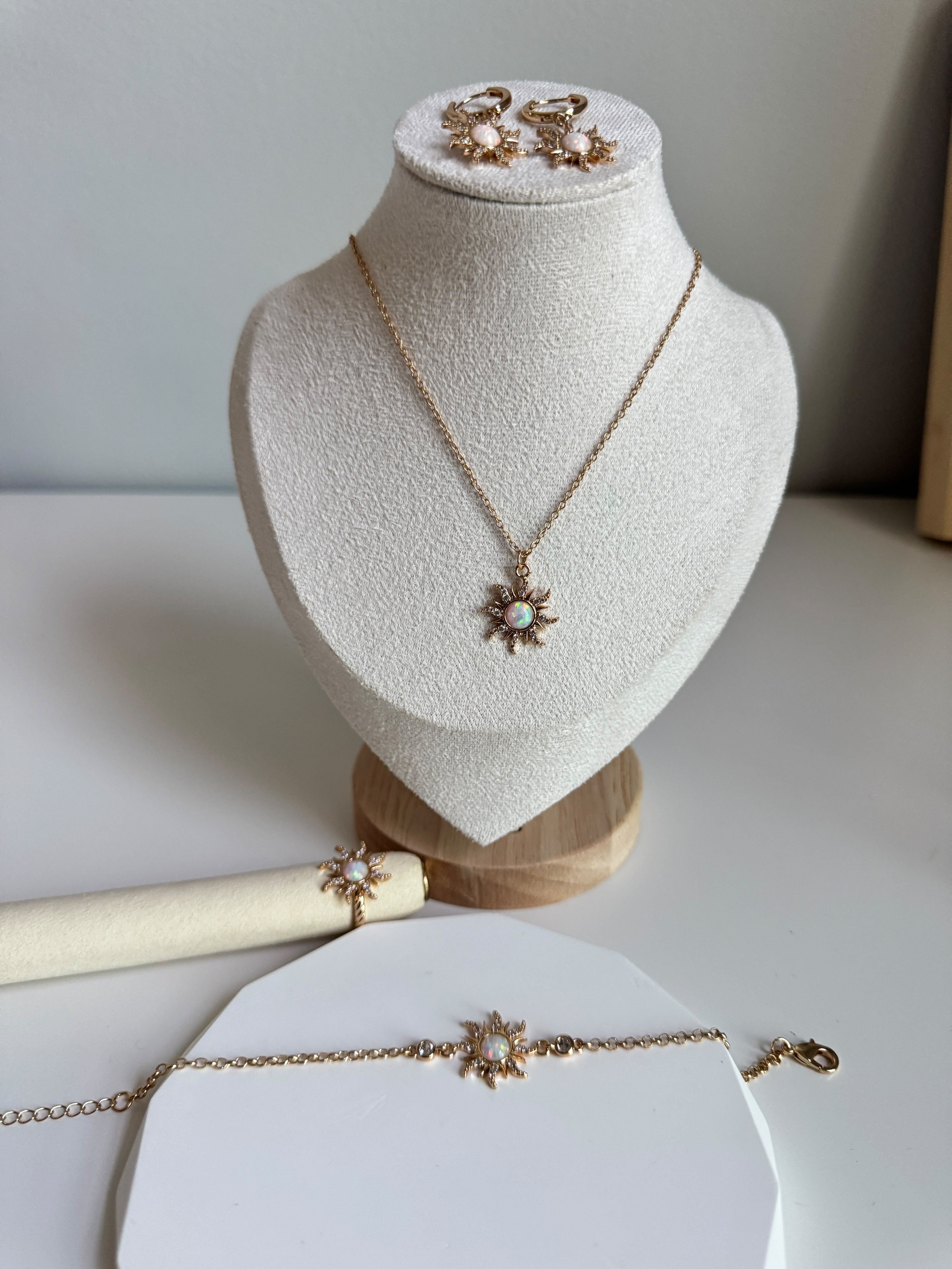 Dainty Gold Starburst Jewelry Set