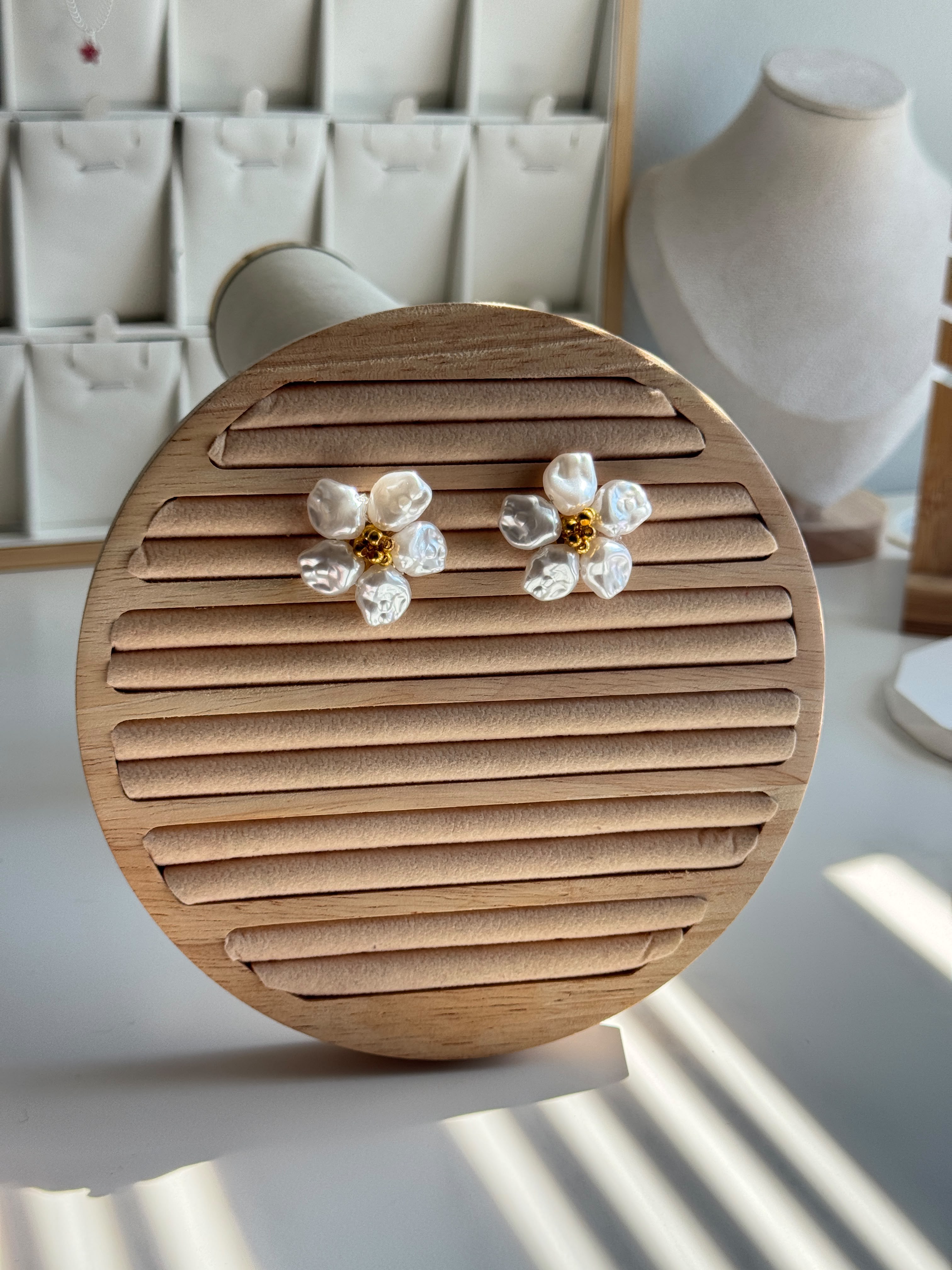Flower pearl Earrings