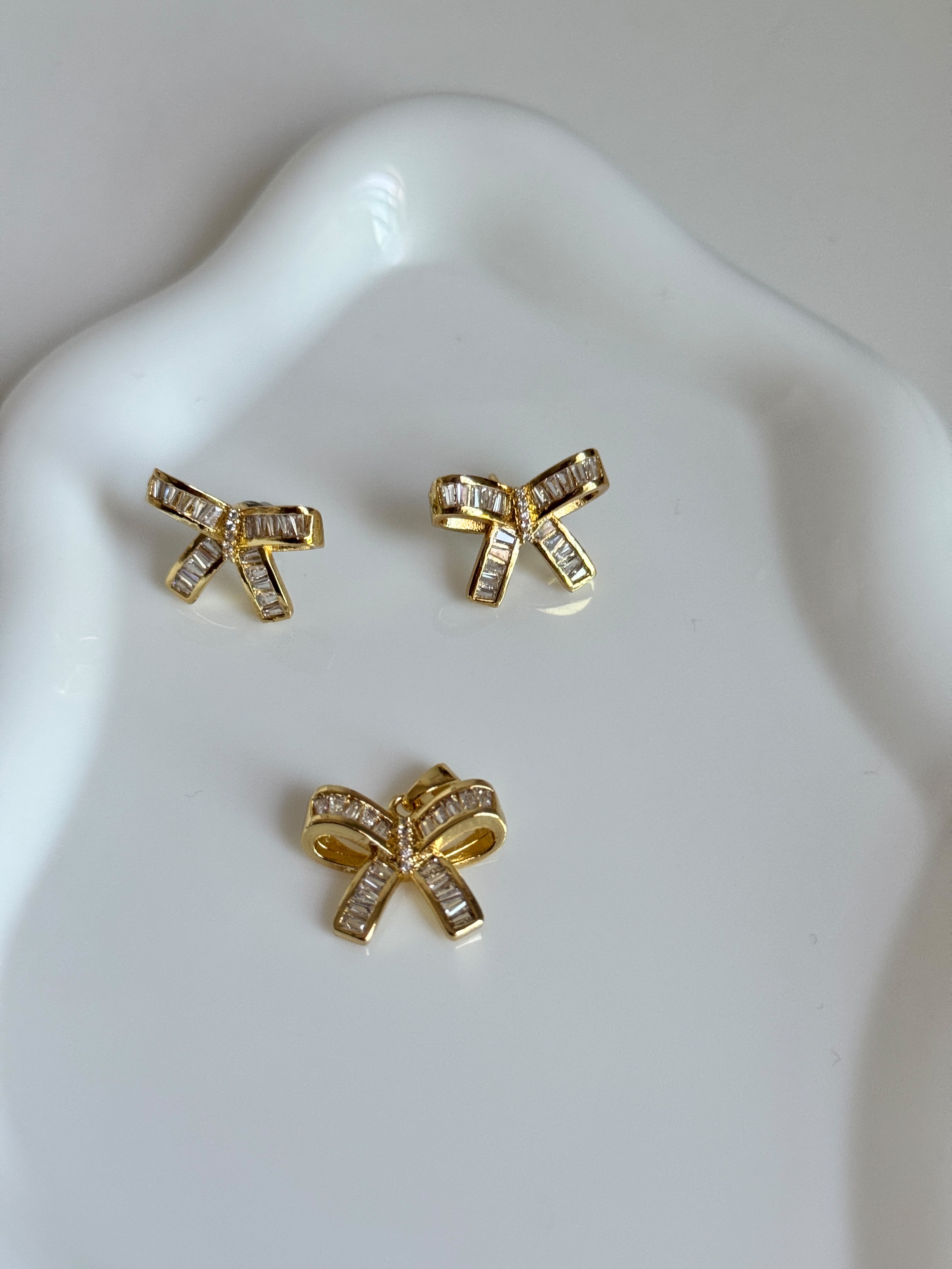 Dainty Gold Bow Pendant & Stud Earring Set