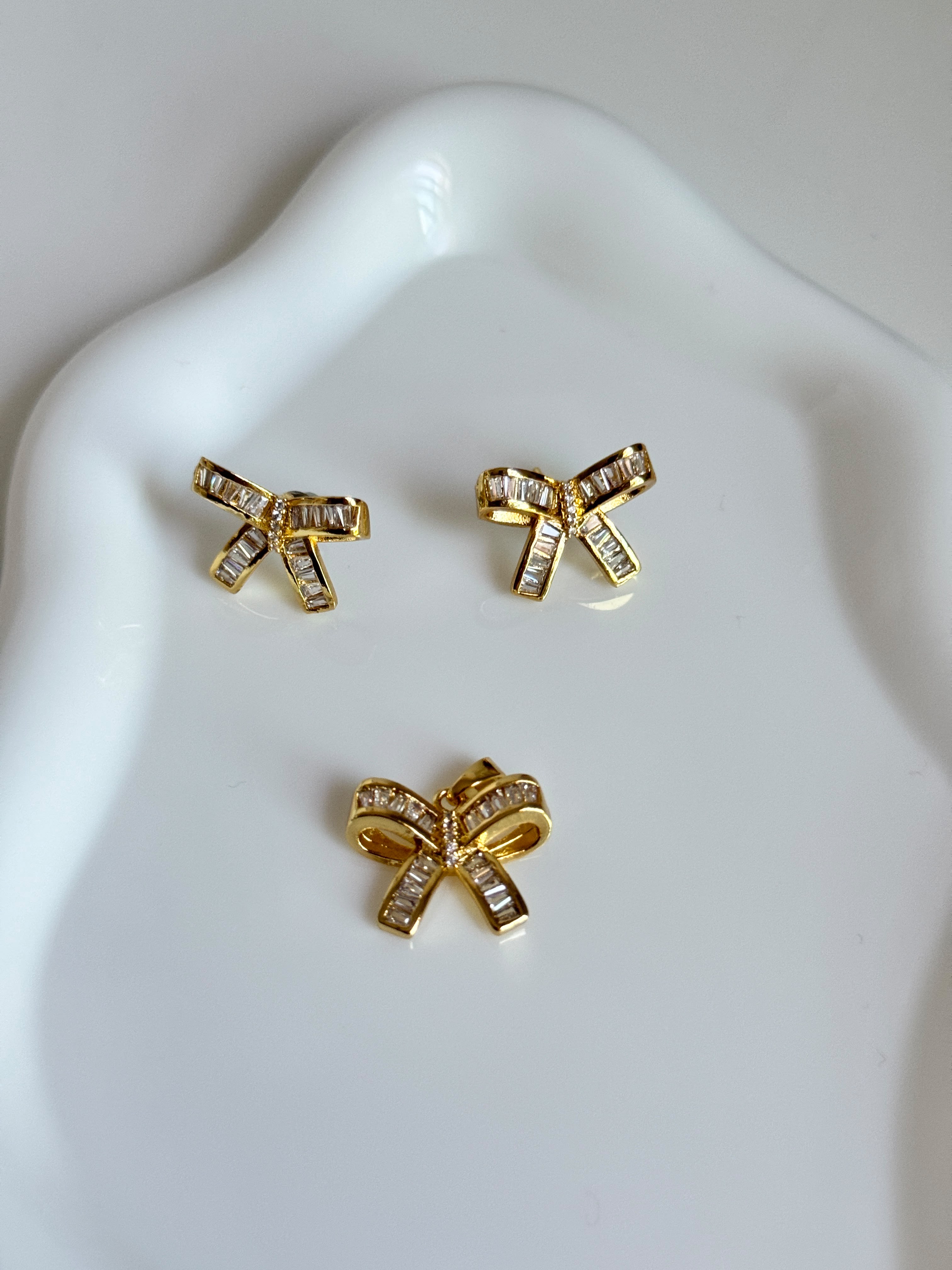 Dainty Gold Bow Pendant & Stud Earring Set