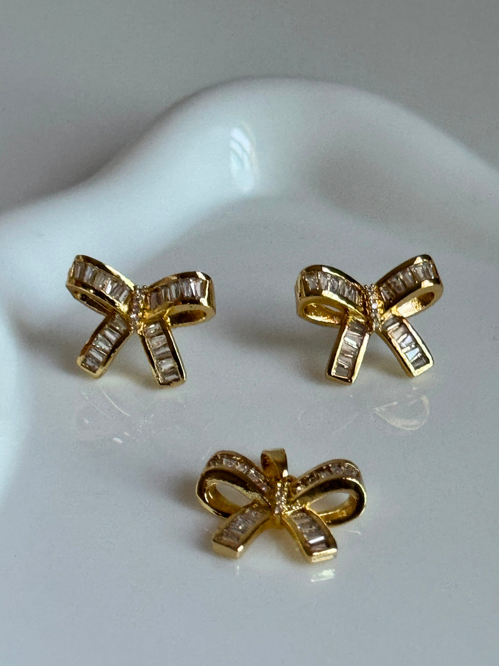 Dainty Gold Bow Pendant & Stud Earring Set