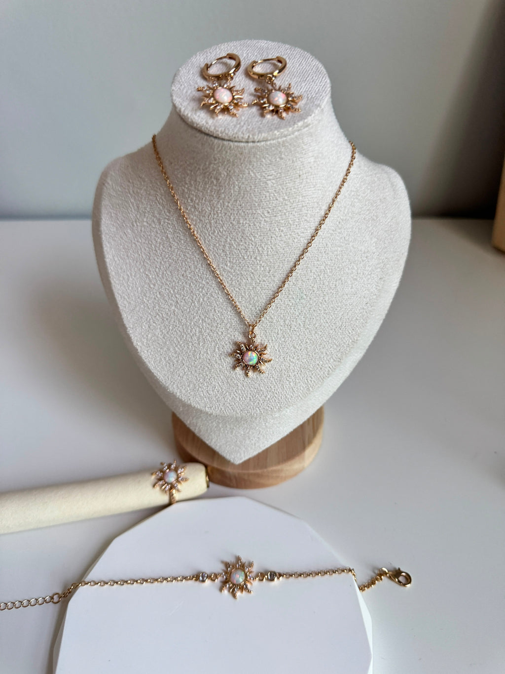 Dainty Gold Starburst Jewelry Set