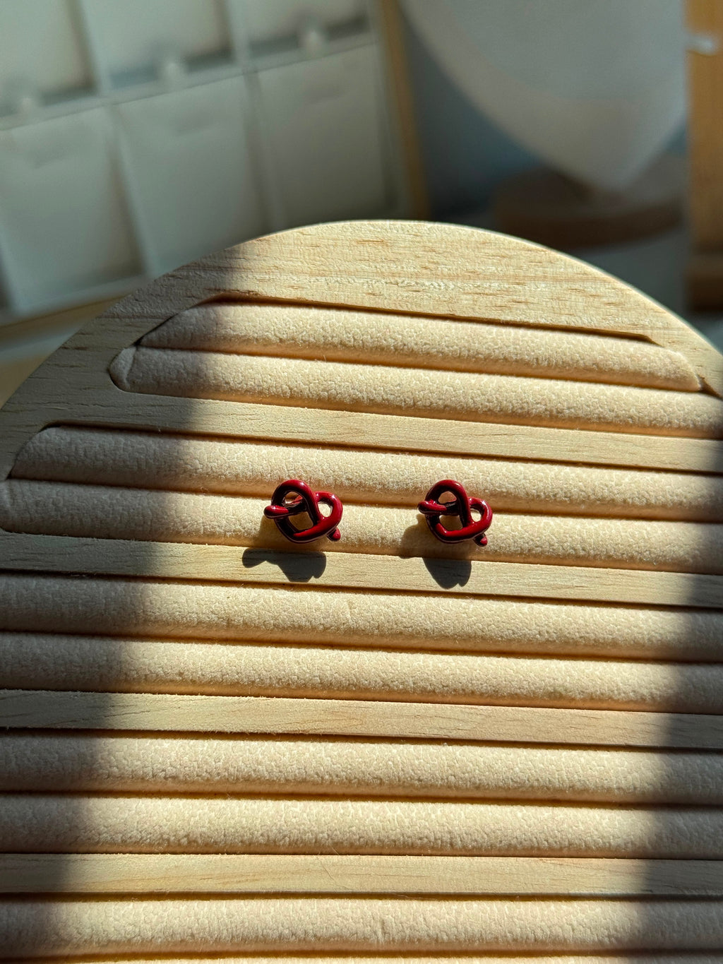Red Knot Heart stud Earrings