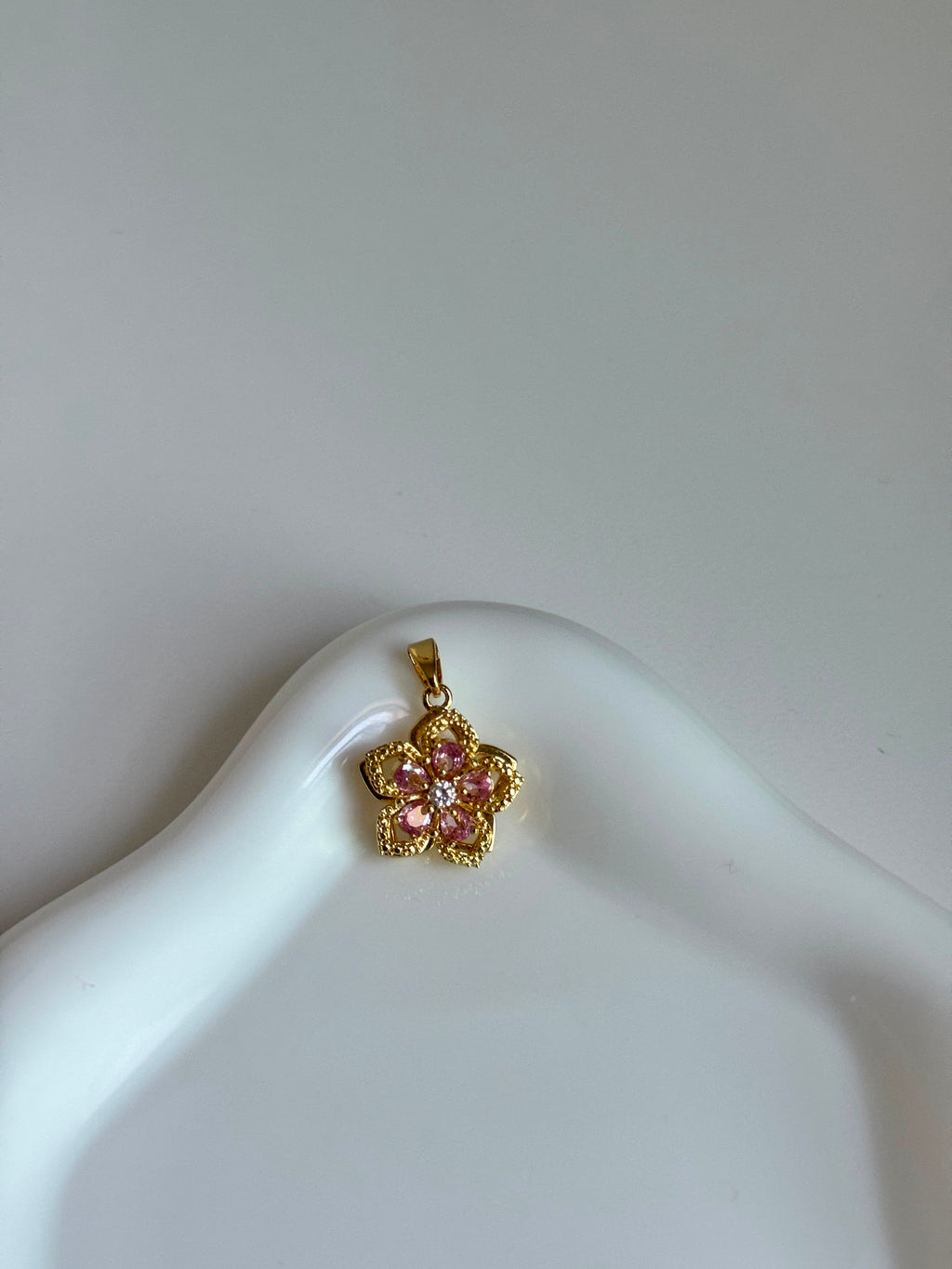 Five-Petal Pink Gemstone Pendant